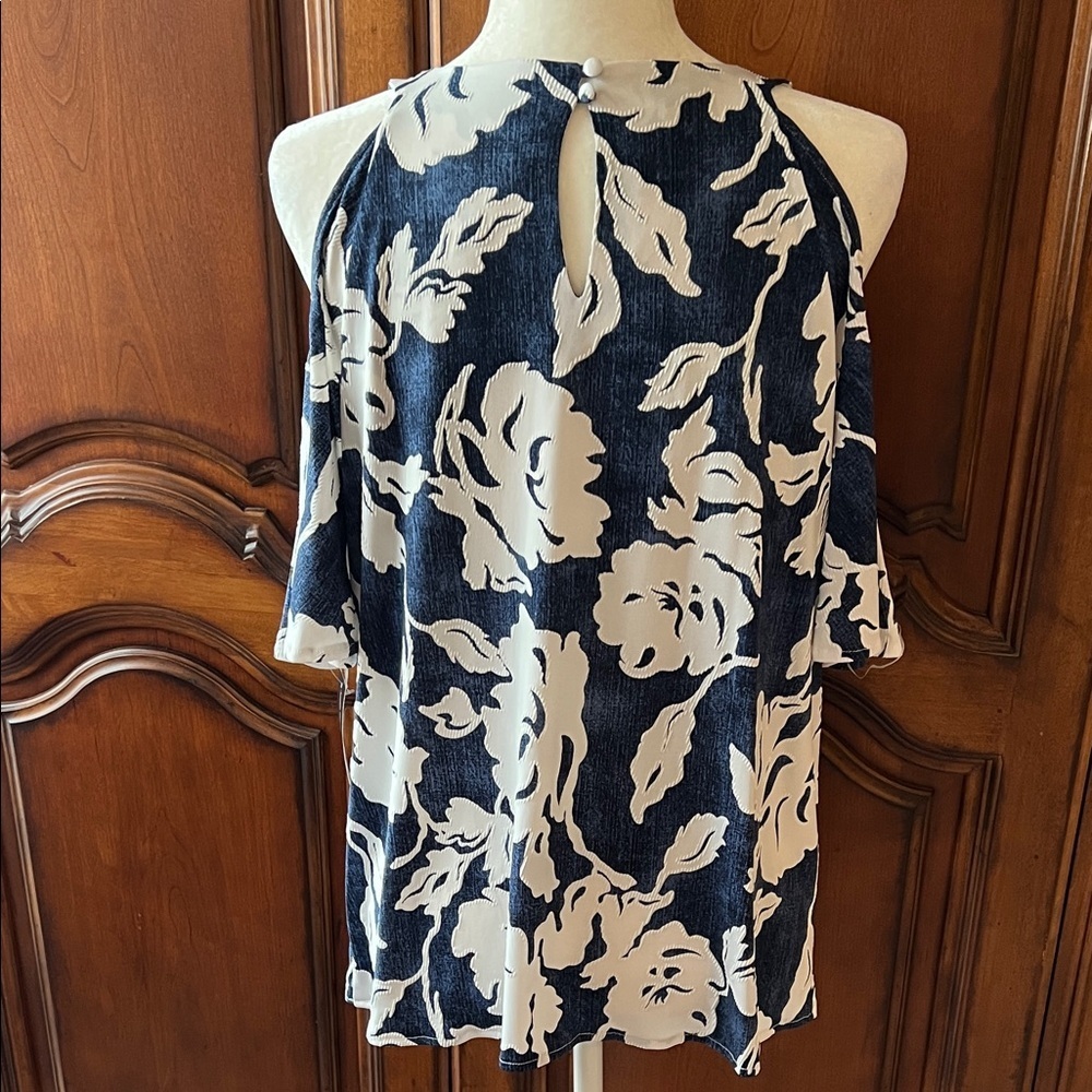 INC Navy and White Floral Women's cold shoulder Top, NWT, L - Picture 3 of 7